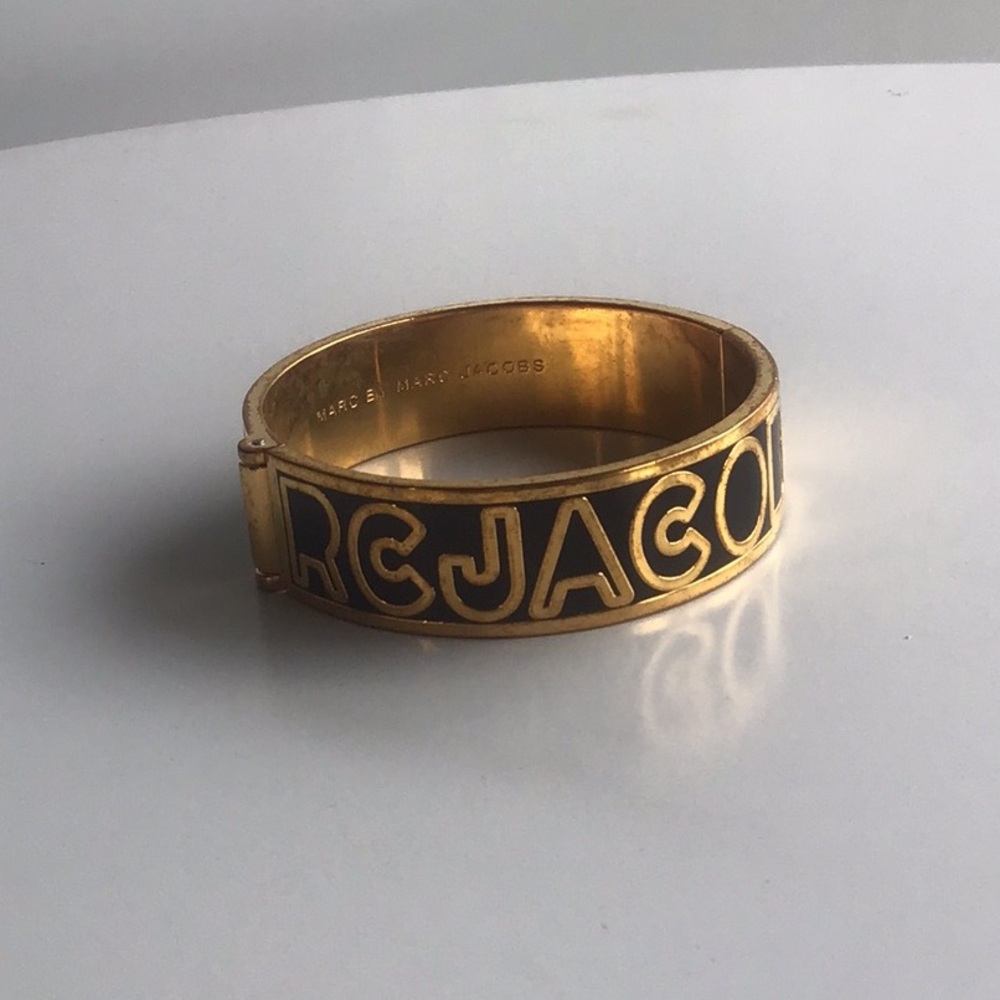 Marc By Marc Jacobs chunky bangle Gold and Black Bracelet